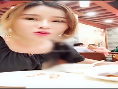 【精品自拍】开别克轿车的小伙和高颜值漂亮女网友饭店吃饭时已经按耐不住,2人偷偷到卫生间脱衣操逼.国语!